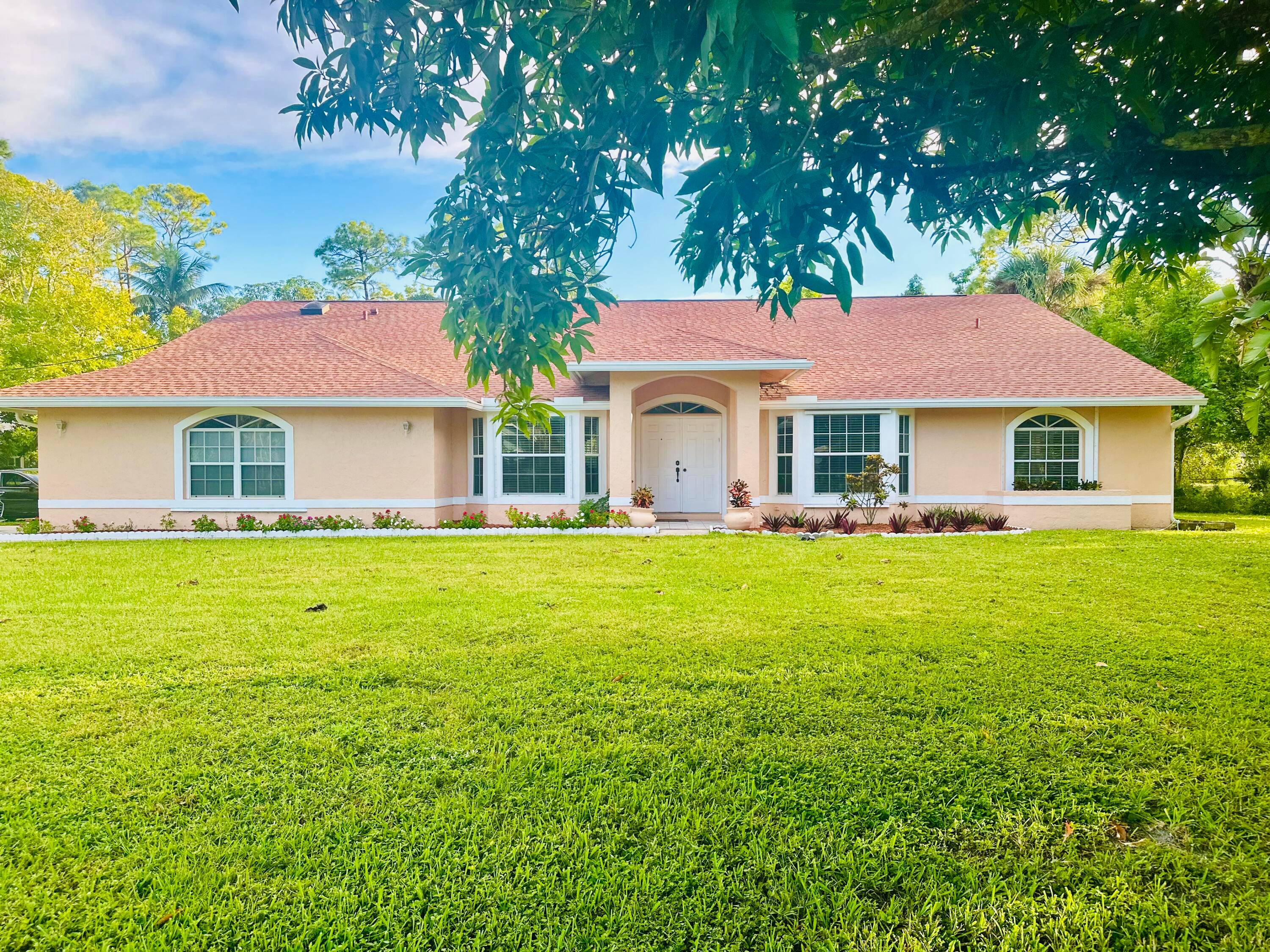BACK ON MARKET AMAZING PRICE Spacious 5BR 2.