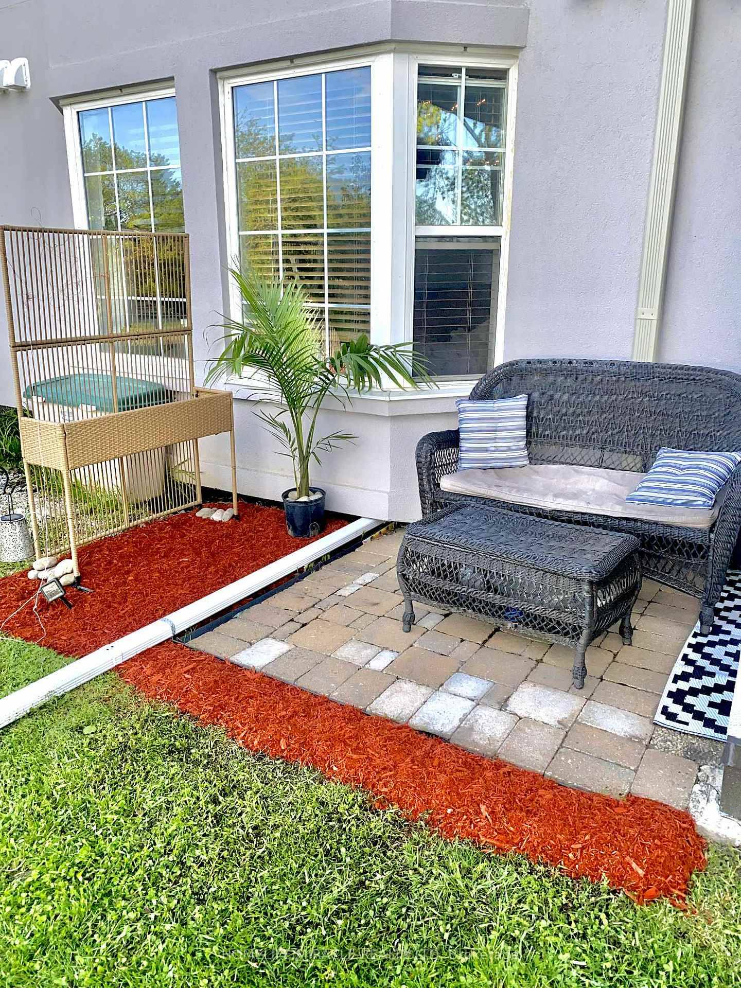Make this Charming House your Home in the highly sought after Wedgewood Complex located in the prime location heart of Upper Middle Walkers Line Kilmer with Easy Access to major ...