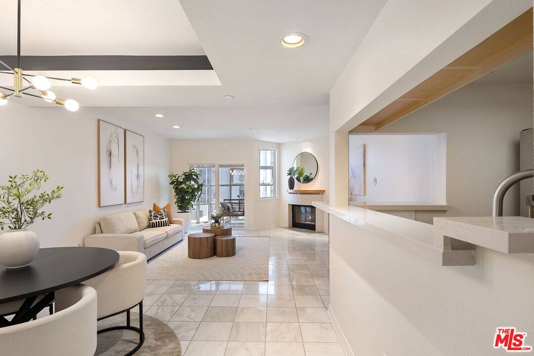 171 N Church Ln 2BR Brentwood La