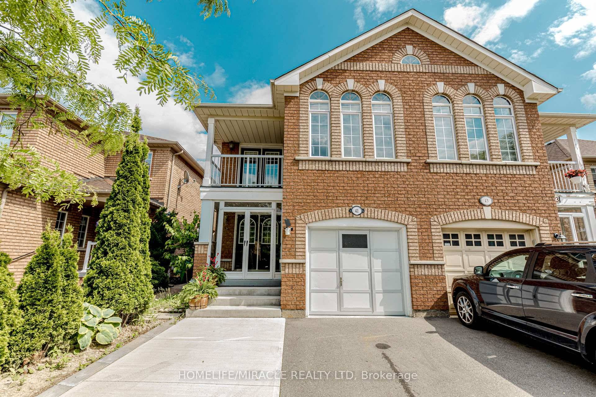 Amazing Layout... Very Spacious, Gorgeous and Immaculate Great 4 1 Bedrooms 2.