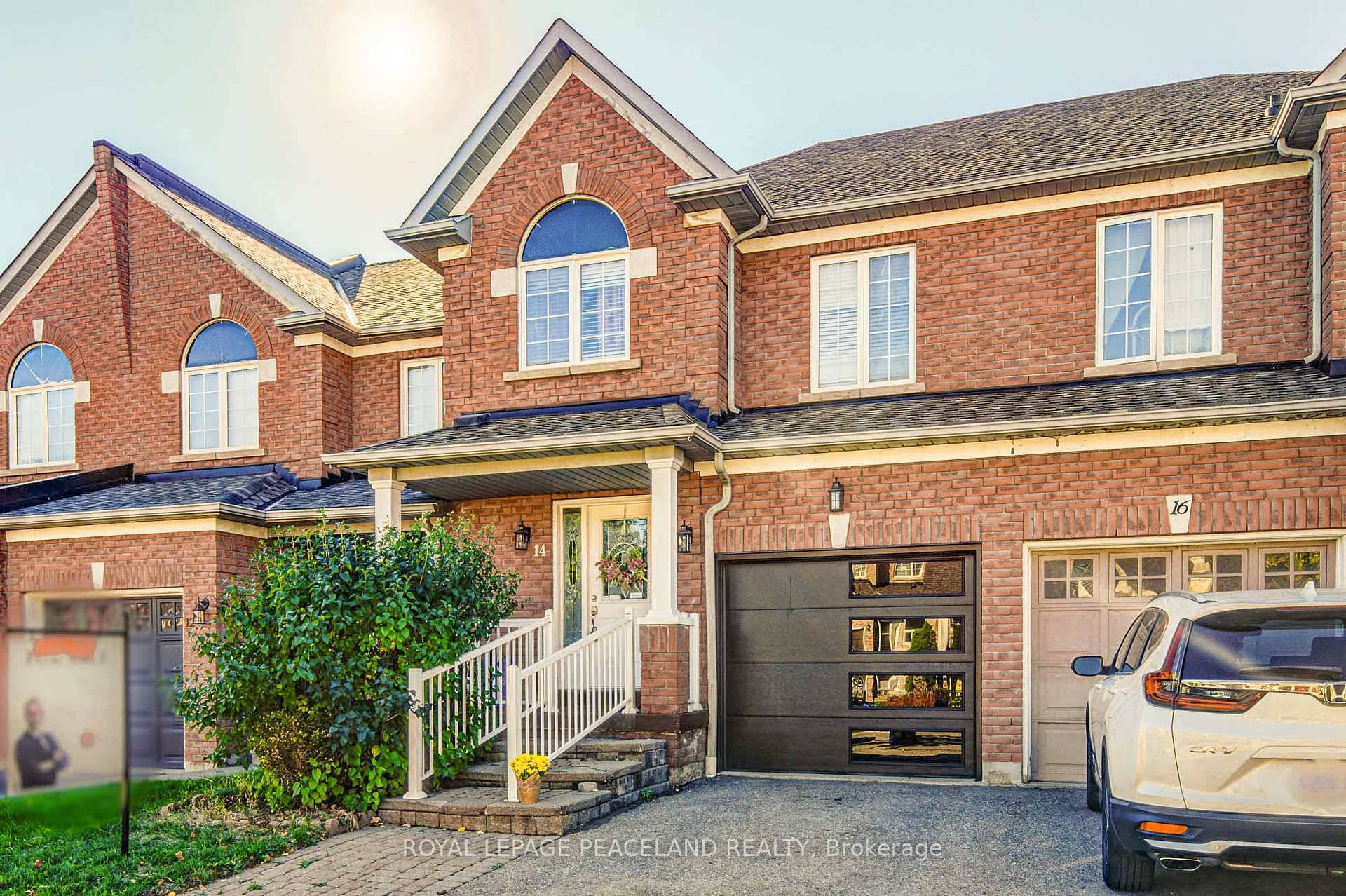 Gorgeous Freehold Townhome in Desirable Taunton Woods !