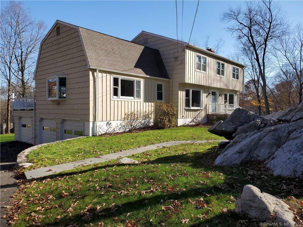 Pristine and spacious 5 bedroom Colonial for rent near the Greenwich border, perfect for both everyday living and entertaining.