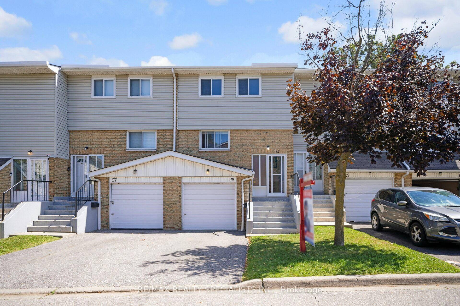 Location ! An Absolutely Stunning 3 Bedroom 3 Bath Townhouse !