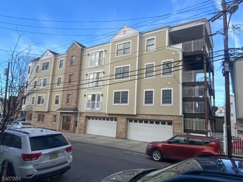 4 units, 1 fl garage. 1 apartment with 2 levels, 1st level with living dining room 1 2 bath and kitchen, 2nd level with 3 bedroooms and 2 baths rent ...
