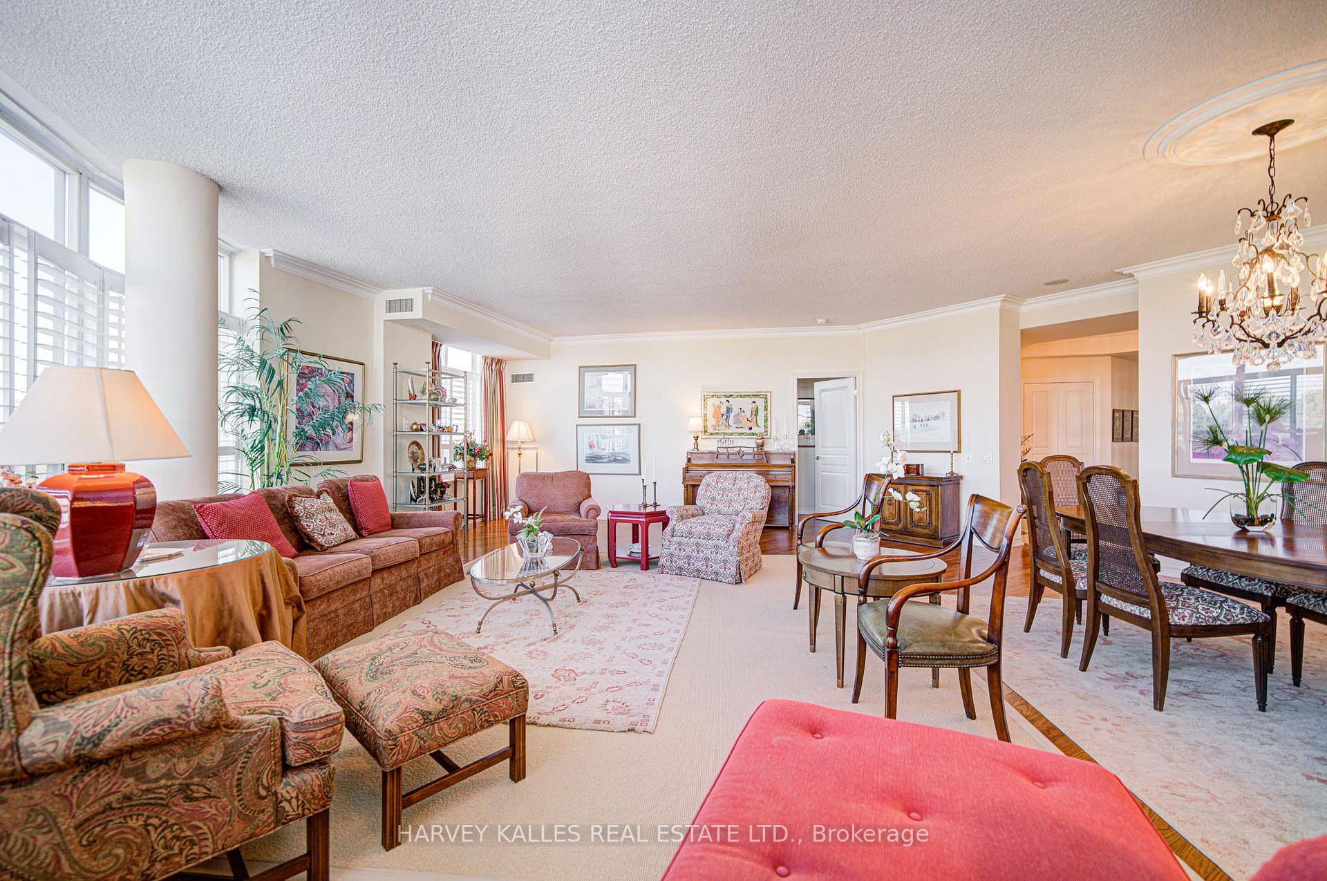 Rarely Available, Generously Sized, Corner Suite At The Lovely 1 Glen Park !