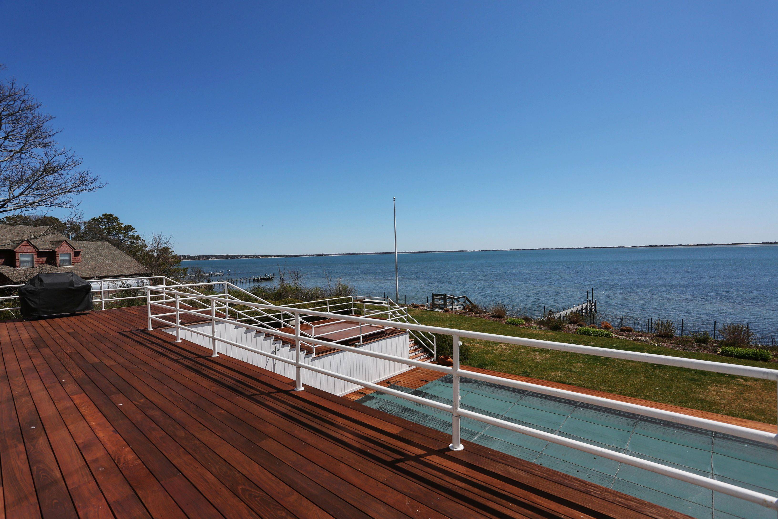 BayFront 4BR Dock Pool, close Ocean Waterfront Dine Hampton Bays 