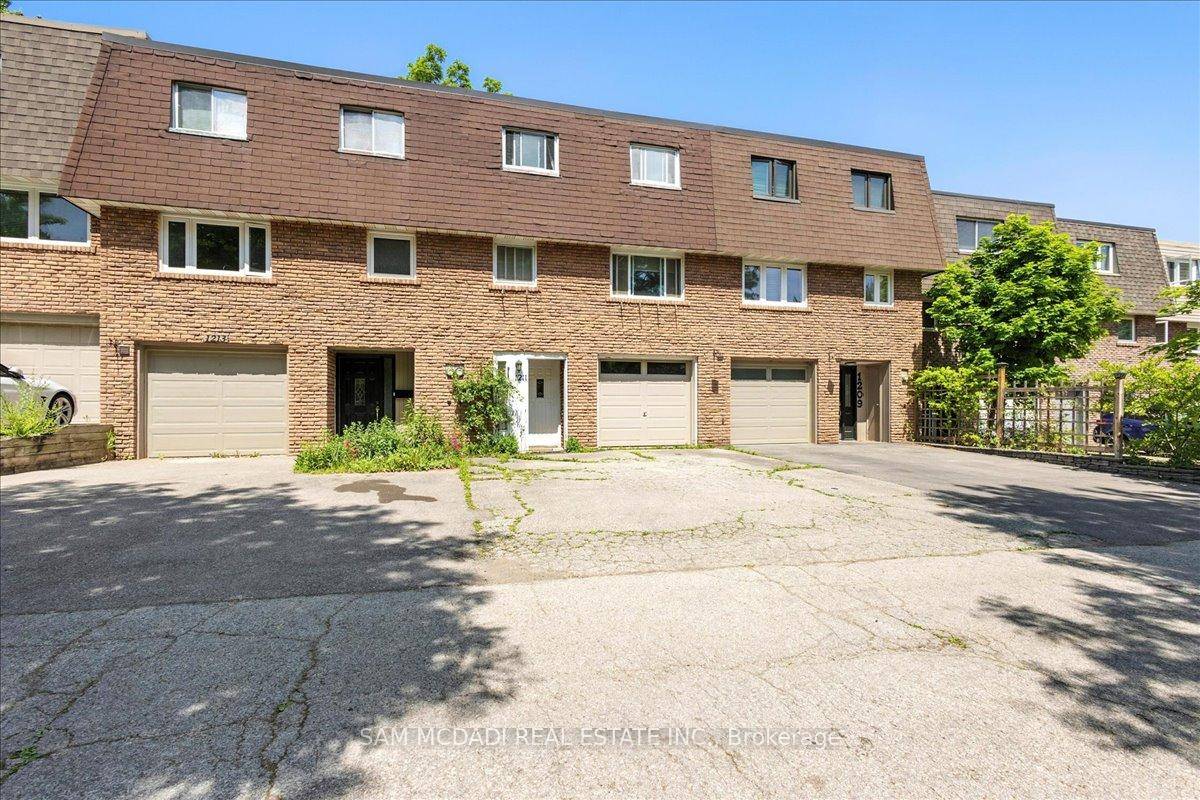 Rare Gem Alert ! This Spacious Four Bedroom Freehold Townhome In Desirable East Oakville Boasts A Stunning Deep Treed Rear Yard, Perfect For Relaxation And Outdoor Enjoyment.