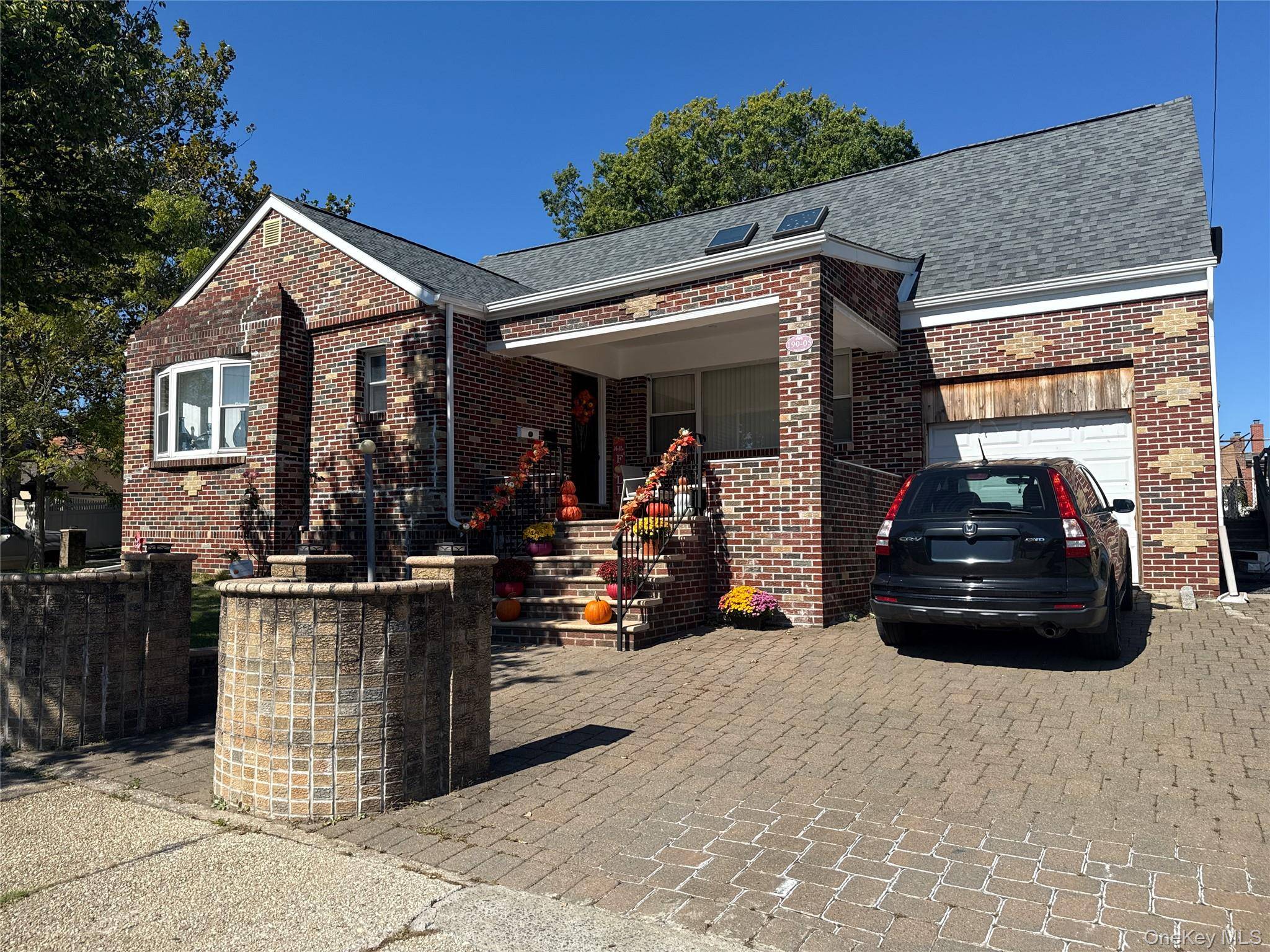 Oversized 60x100 R2A Lot Opportunity to build up to 4, 500 sq.
