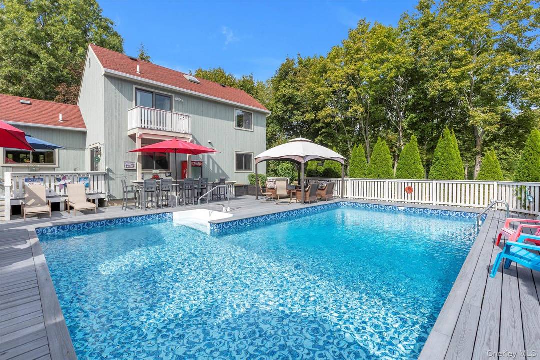 Welcome to your Jamesport Retreat !