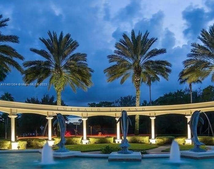 An investors dream ! Fully furnished, turn key property excellent for Airbnb located in Emerald Island Resort, an established gated community.