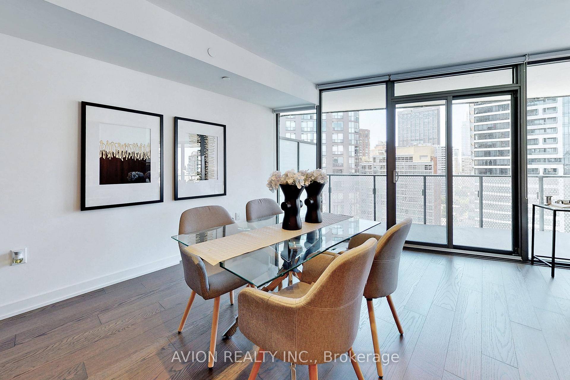 Prime Wellesley On The Park In The Heart Of Downtown Toronto !