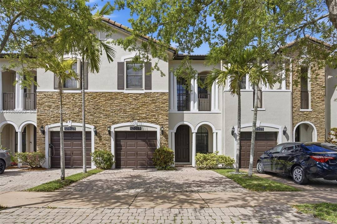 Beautiful townhouse in the highly sought after Milan community in Doral.