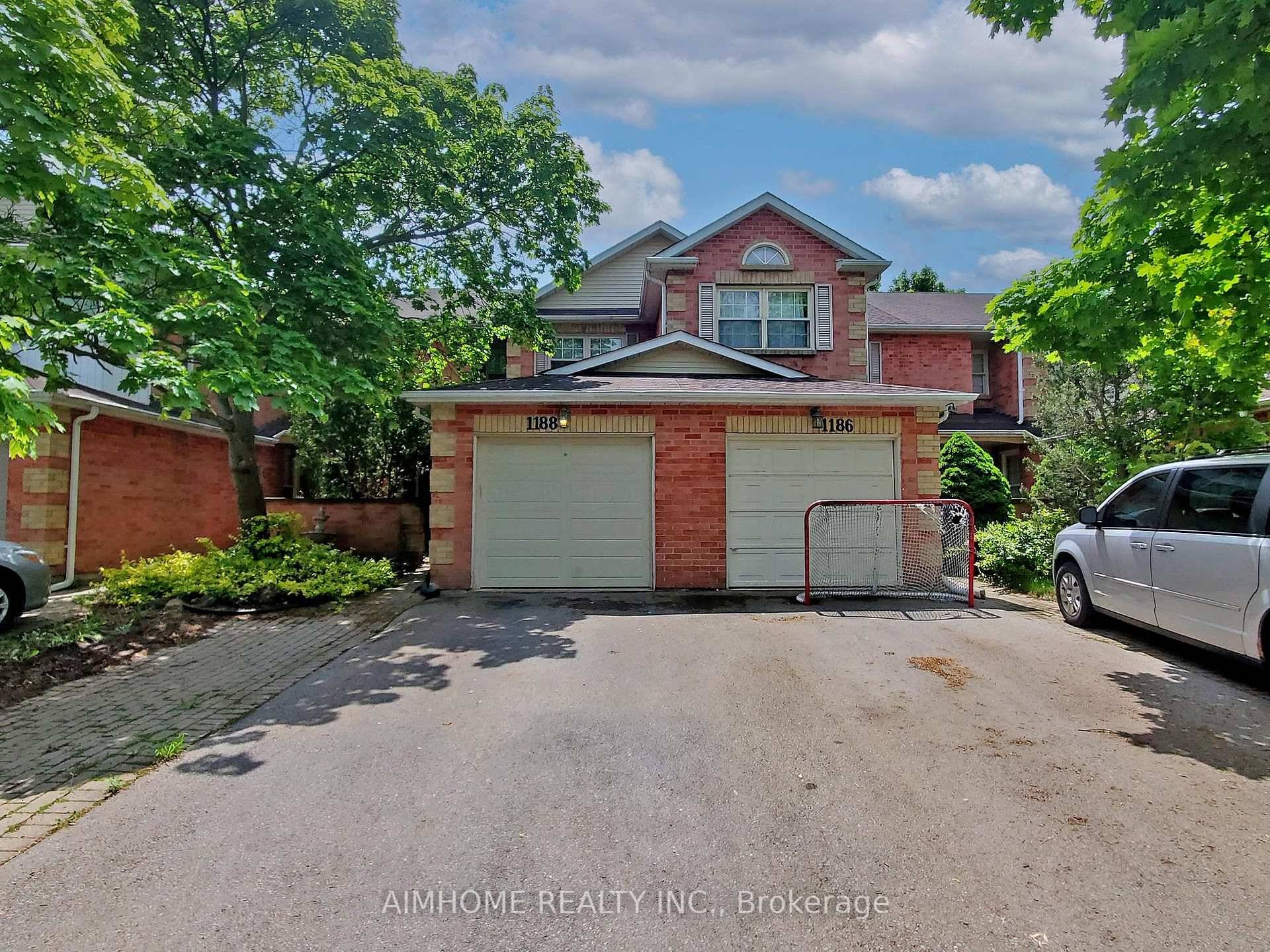 Step into your new abode nestled in the coveted College Park neighbourhood of Oakville.