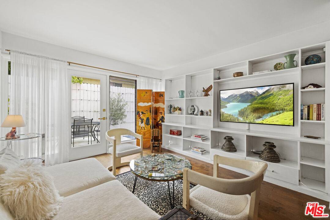 1400  N Hayworth Ave 1BR Hollywood Hills East La