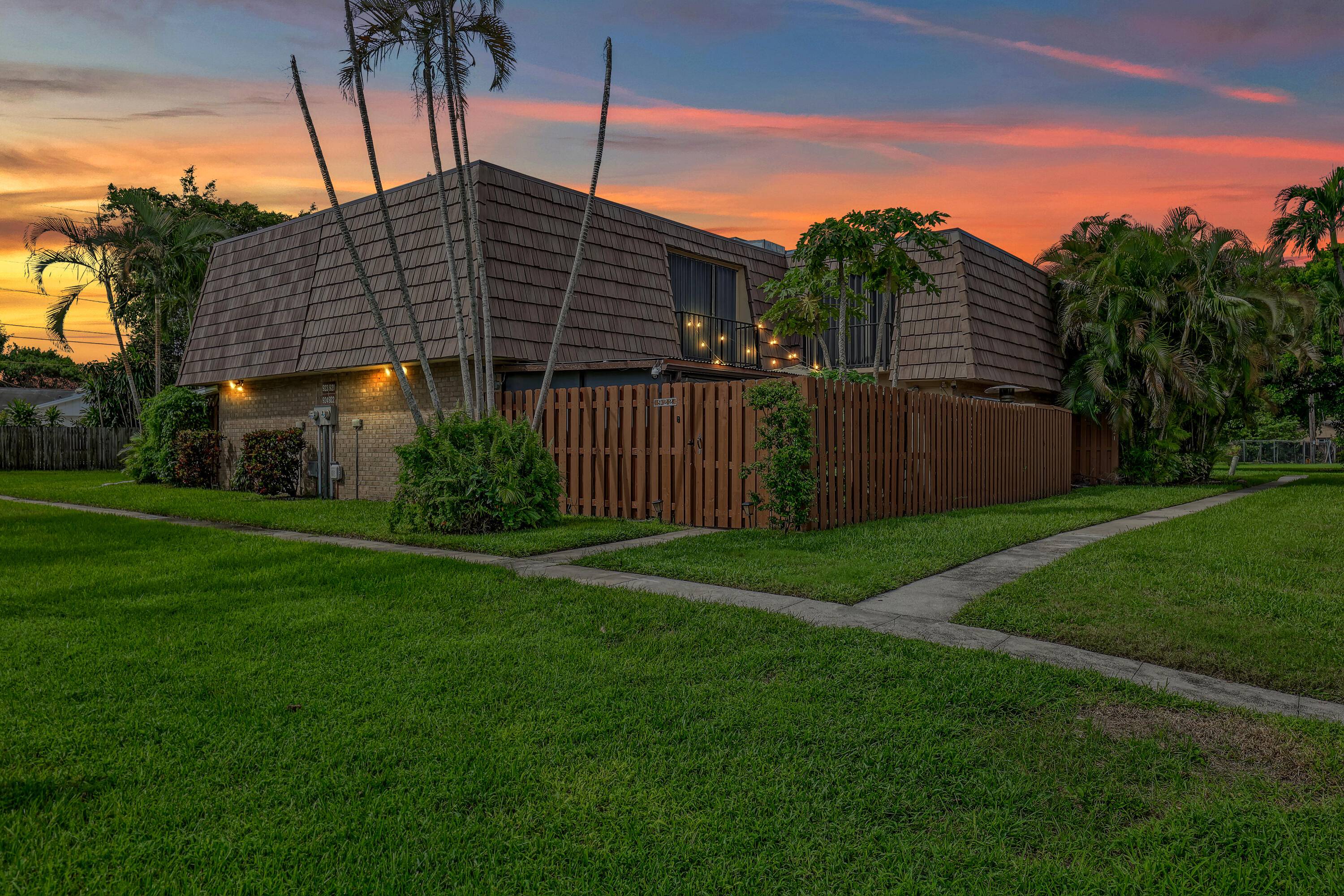 Welcome to 923 Springdale Circle in Palm Springs a beautifully remodeled 3 bedroom, 2.