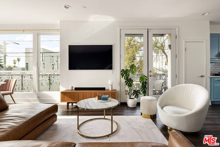 6074 W Studio Ct 3BR Hancock Park La