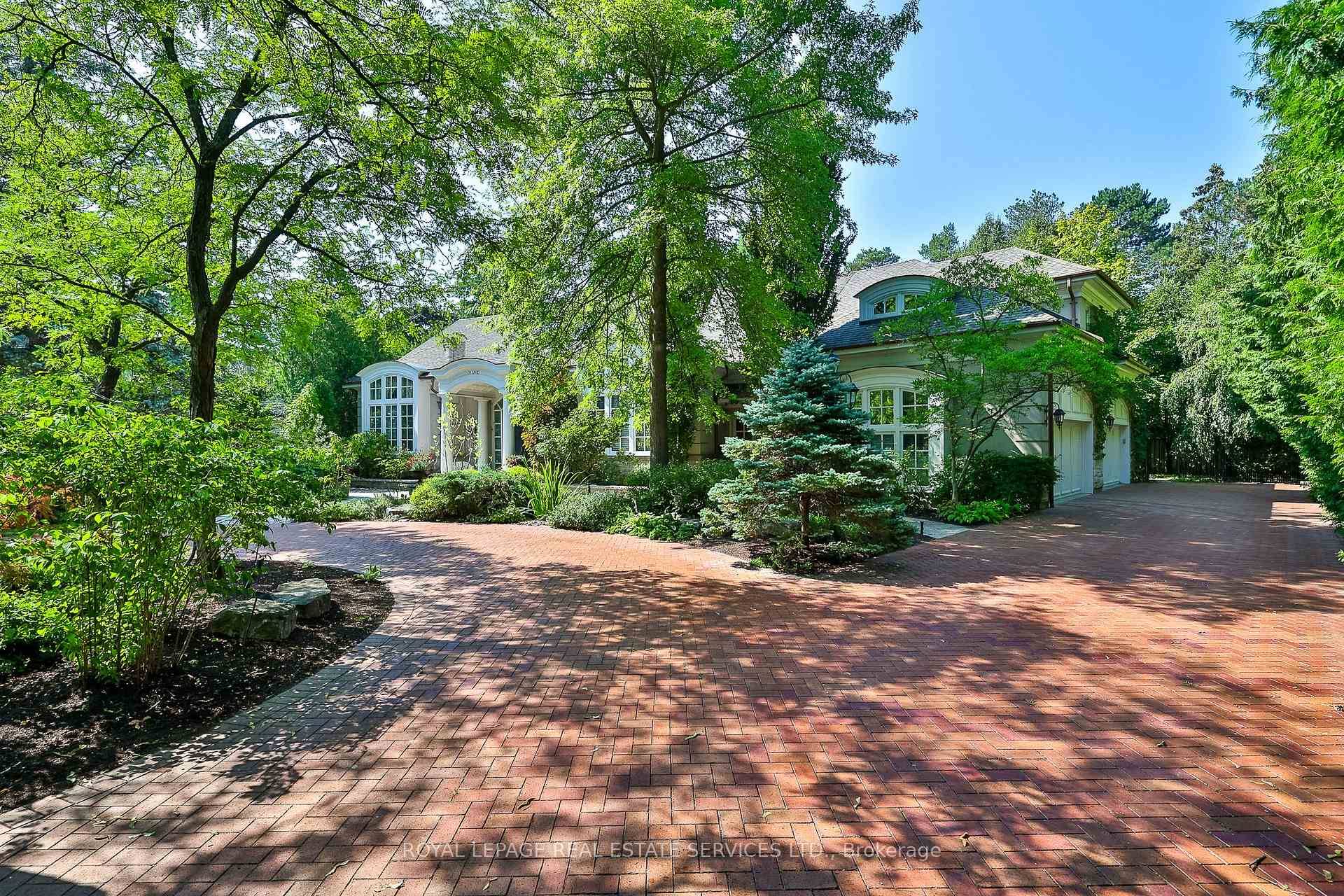 Welcome to this Bayview Glen masterpiece ; a timeless, luxury home designed by prominent developer Shane Baghai.