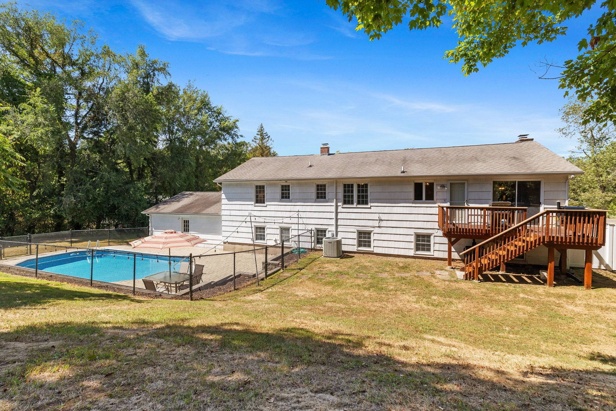 23 West View has it all !