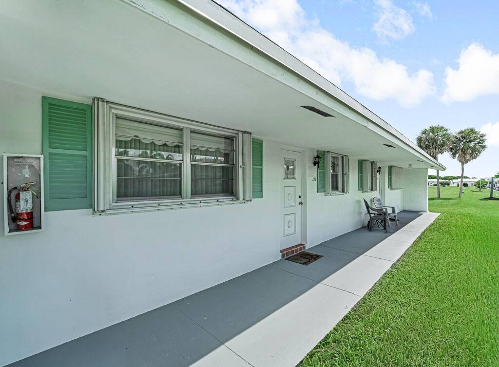 Welcome to this charming condo located in the desirable Palm Beach Leisureville Community in Boynton Beach.