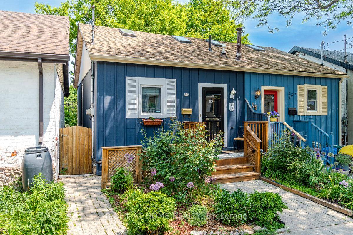 Beautiful Semi Detached Bungalow with 3 bedrooms and 2 FULL washrooms.