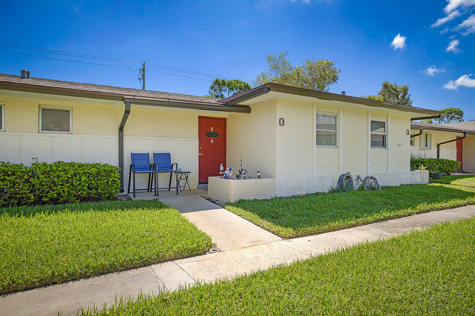 Discover easy living in this charming 1 bedroom, 1 bath villa in the sought after 55 Cresthaven community !