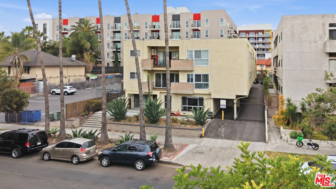 741  S Hobart Blvd 15BR Hancock Park La