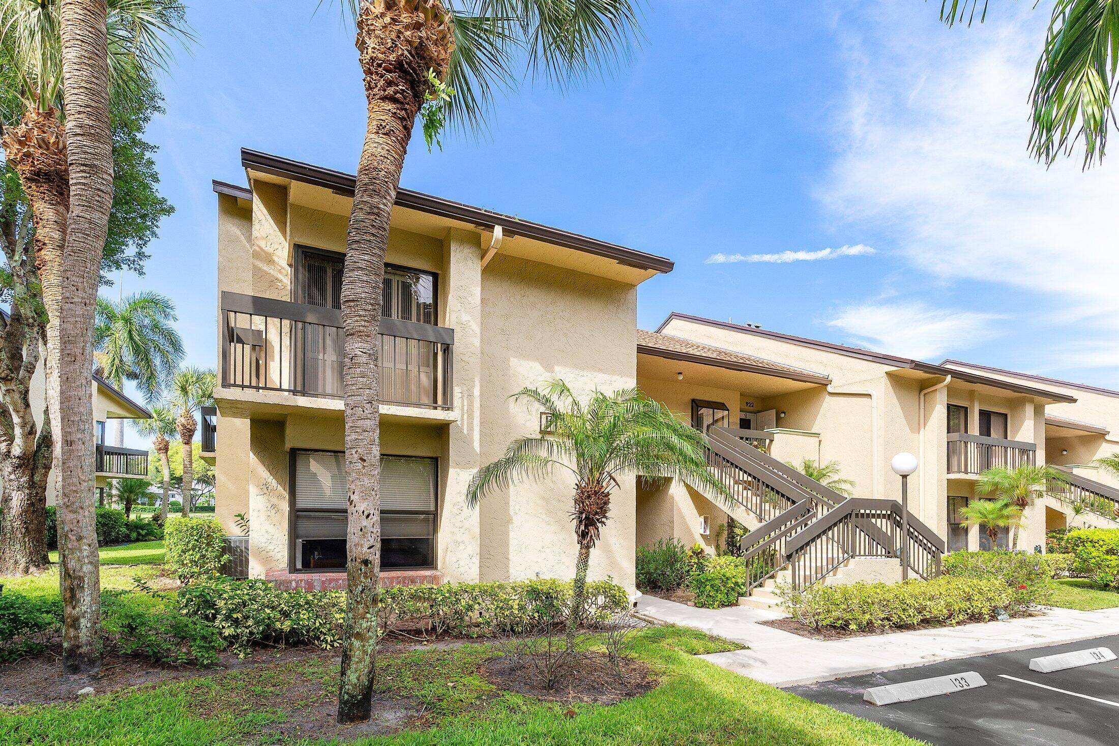 Panoramic Lake Views Await !