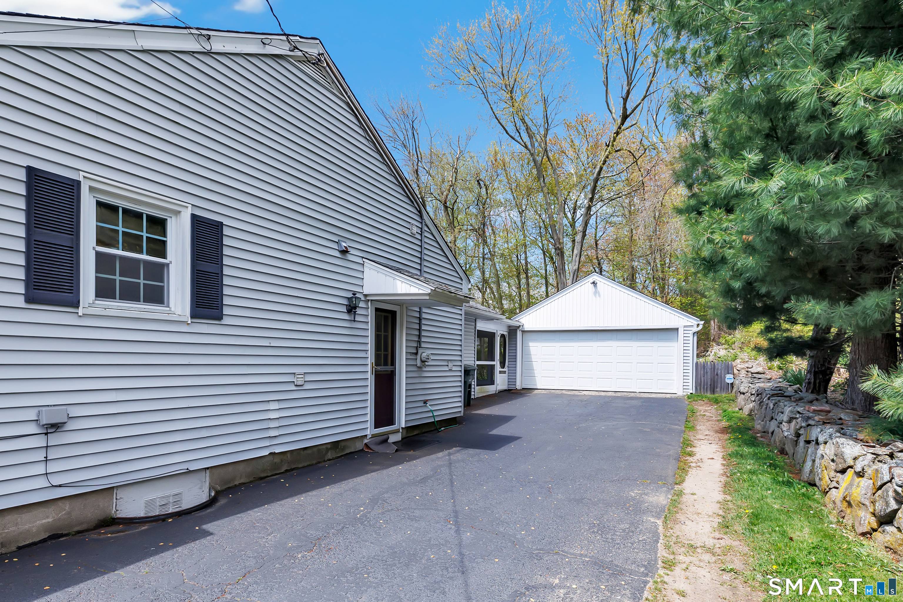 Welcome to 46 Waller Road, a well maintained ranch in Bridgeport's desirable North End.