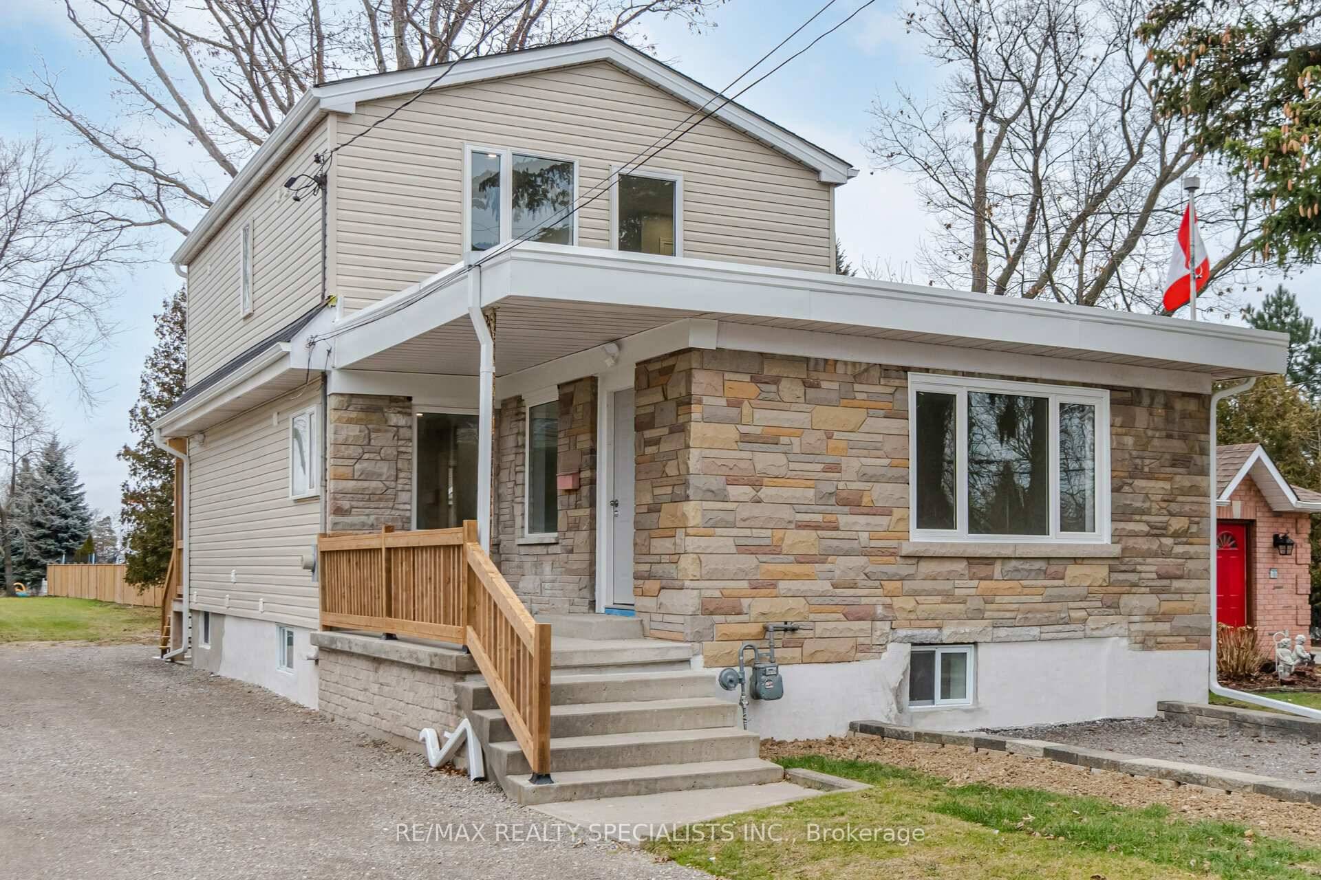 Beautiful Just Renovated 2 Bedroom 1 Bath Unit In Sought After Neighborhood !