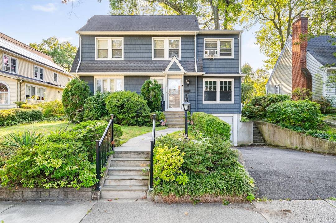 Modern Comfort Meets Classic Charm !