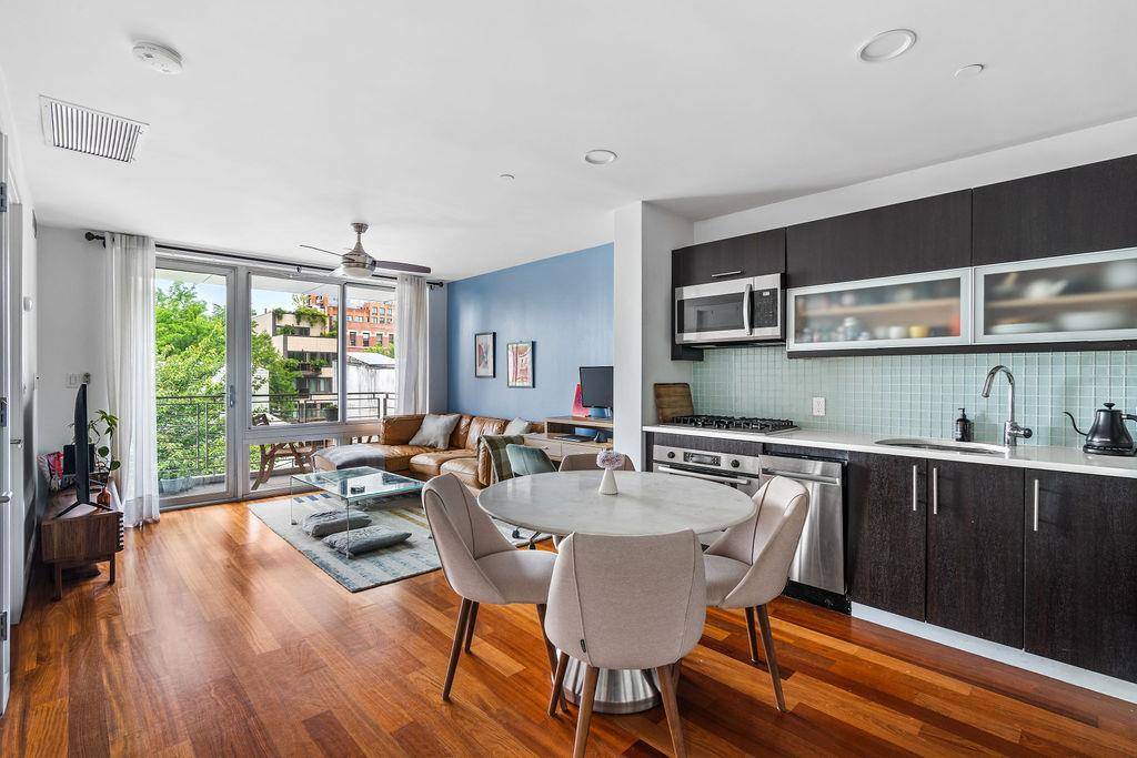 Showings are by appointment Only Bright amp ; Stylish One Bedroom Condo with Balcony, free Storage amp ; Leafy ViewsThis well maintained 1BR condo offers comfort, style, and convenience on ...