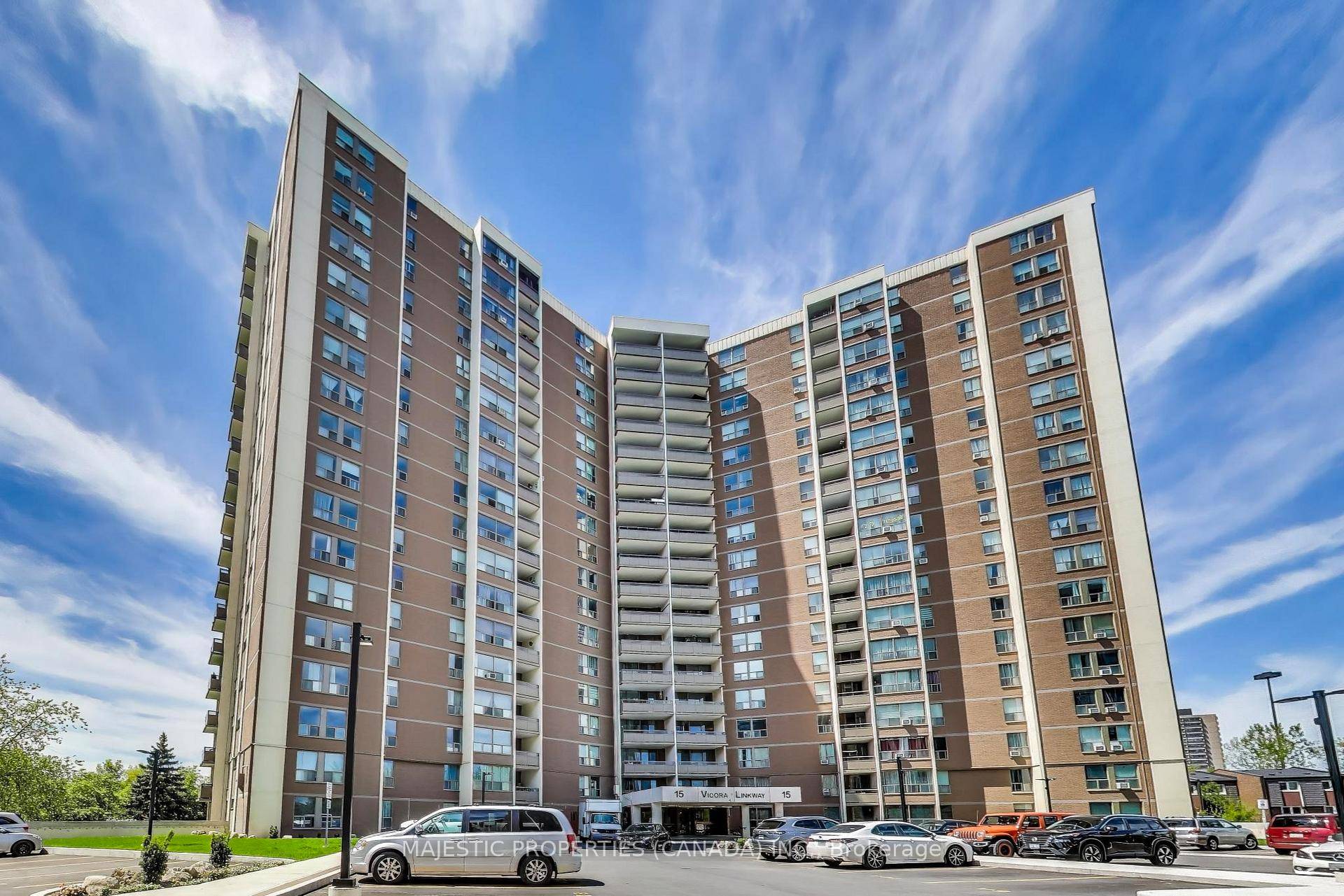 Spacious 3 bedroom unit with one of the best views of the park and city !