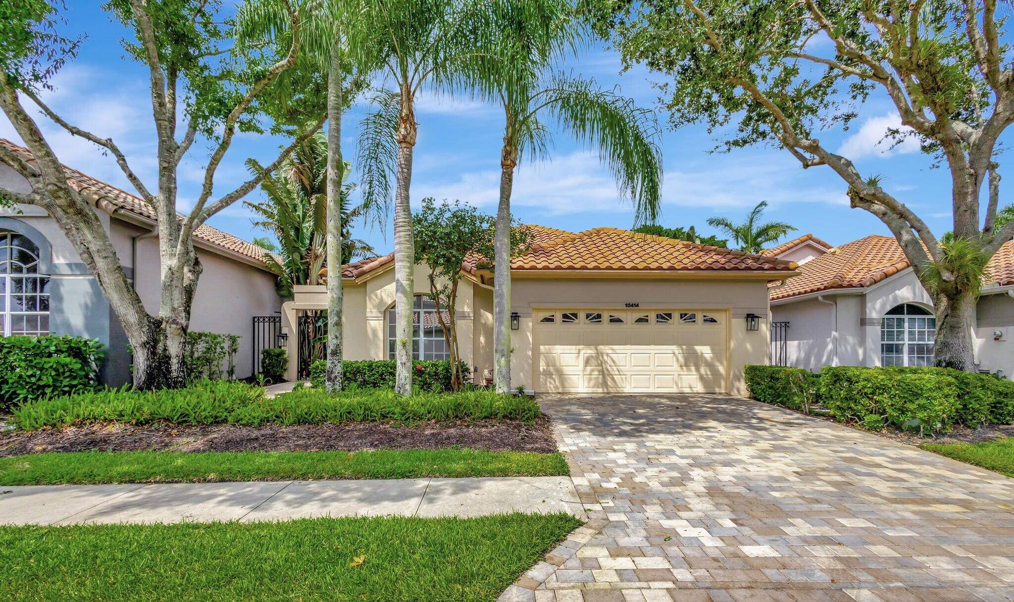 Great opportunity to purchase a 3 bedroom, 2 bath single family home with a pool spa and golf views !