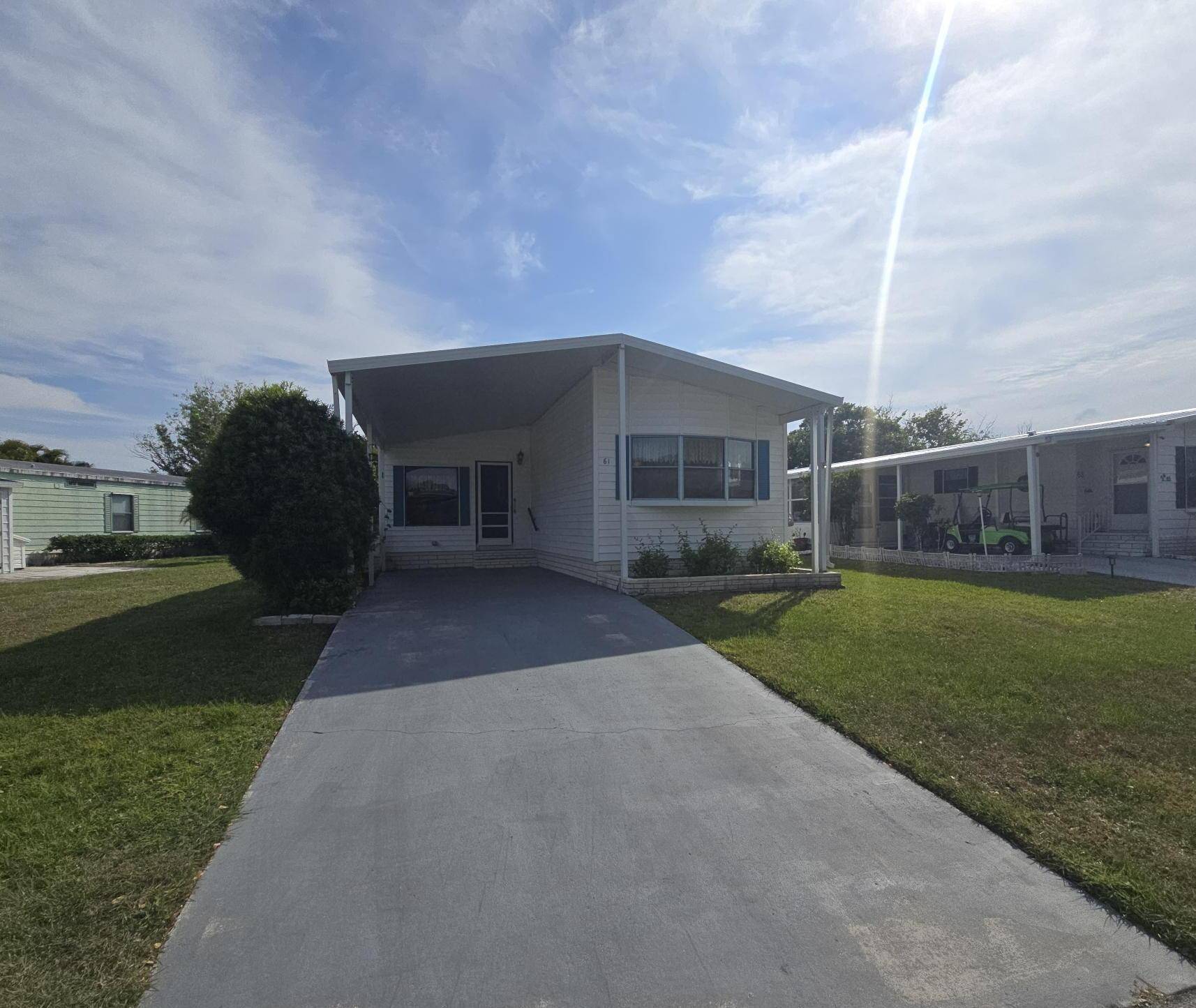 Waterfront Bargain 2 Bed 2 Bath 1248 Sq Ft Florida Room, Priced to Sell Best Deal on the Water !