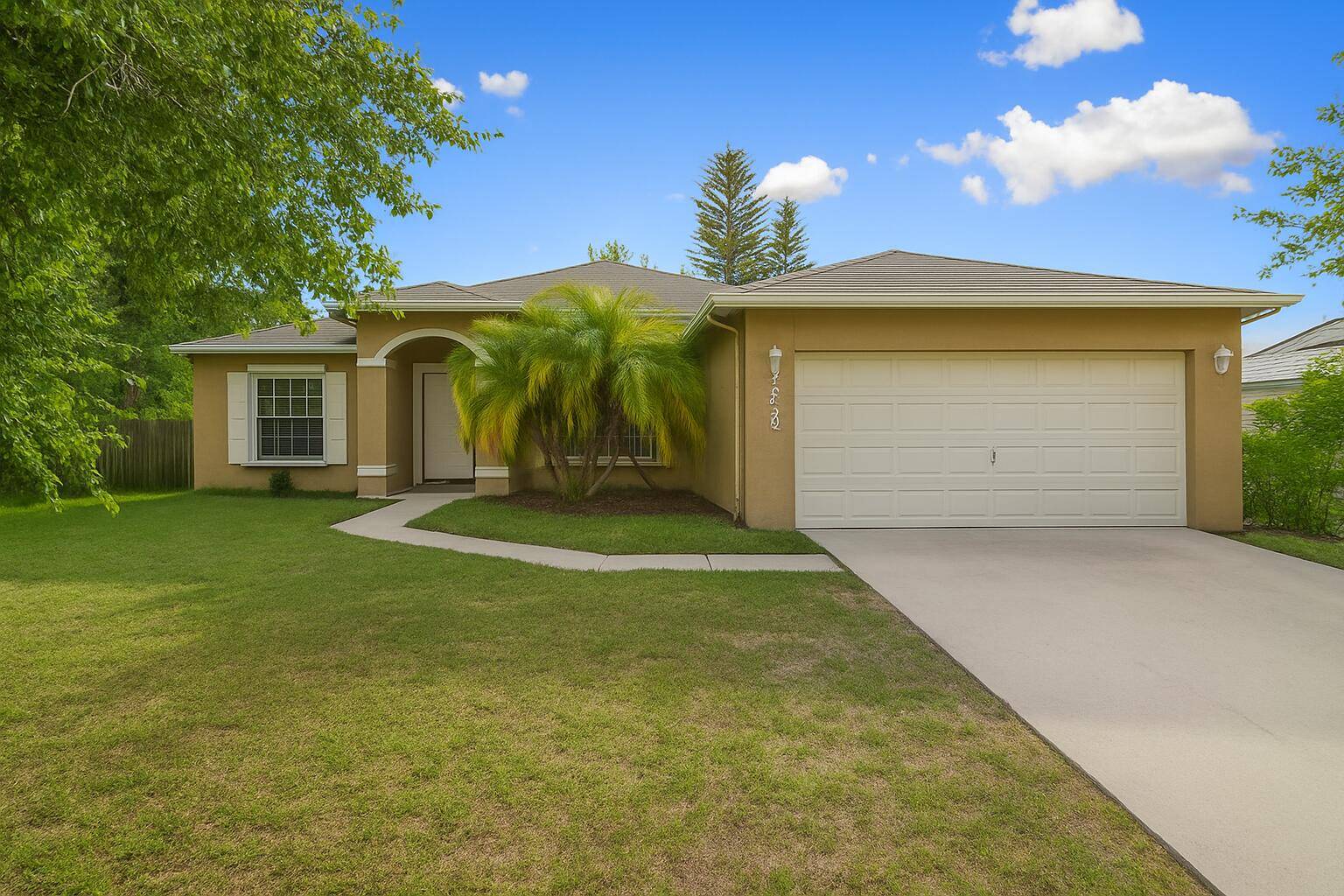Looking for space, comfort, and no HOA ?