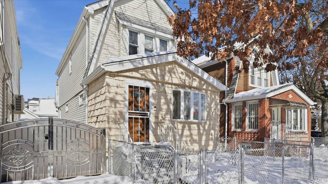 Step into this beautifully 3 bedroom property, where modern design meets everyday comfort.