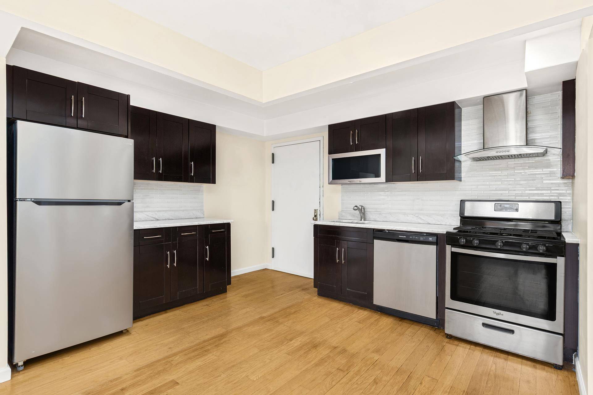 Welcome Home to 2C ! Introducing a beautiful 1 bedroom, 1 bathroom condo nestled in the vibrant neighborhood of Astoria.