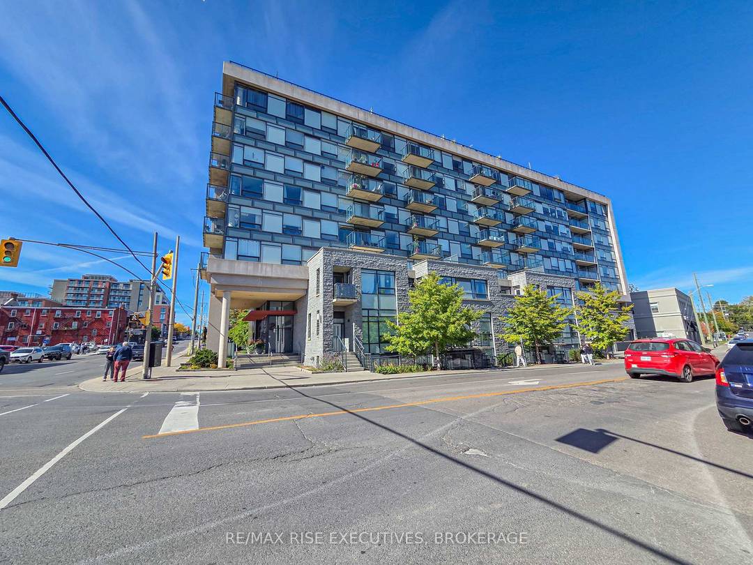 Located right in Kingston's historic downtown core, this stylish 2 bedroom condo combines modern design with unmatched convenience.