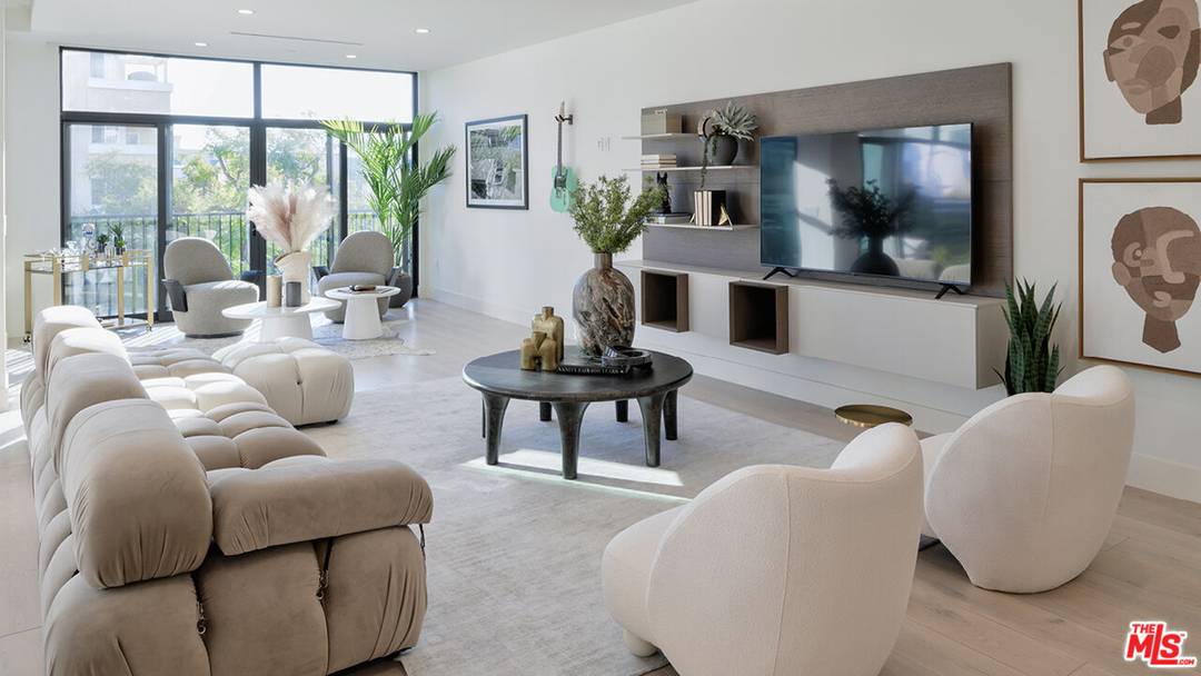 425  N Palm Dr 2BR Beverly Hills Post Office | B.H.P.O. La