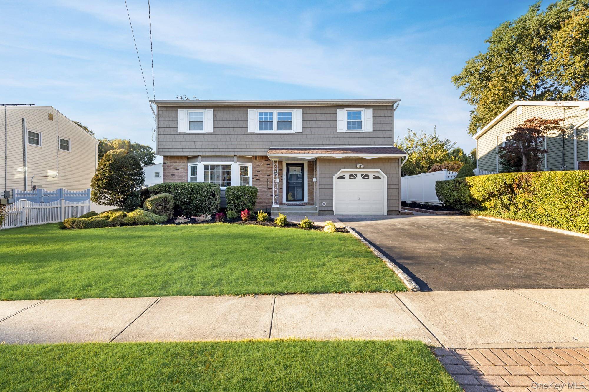 NEW TO THE MARKET Welcome to this Absolutely Beautiful Updated 4 Bedroom Colonial Style Home, with Attached Garage amp ; Full Basement, Located in Deer Park School District, Right Near ...
