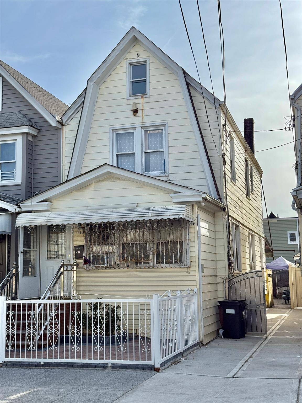 Motivated seller. Legal two family house in the heart of South Richmond hill right next to places of worship, transportation, shopping and minutes away from major airports.