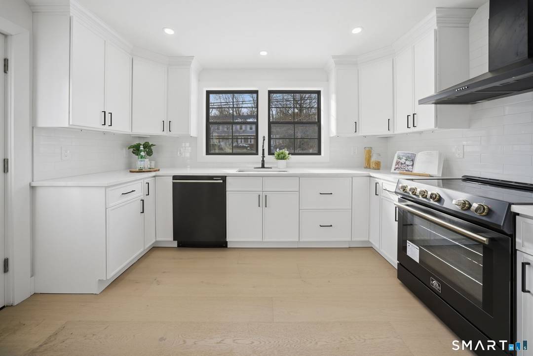 Welcome to 101 Parade Hill in New Canaan.