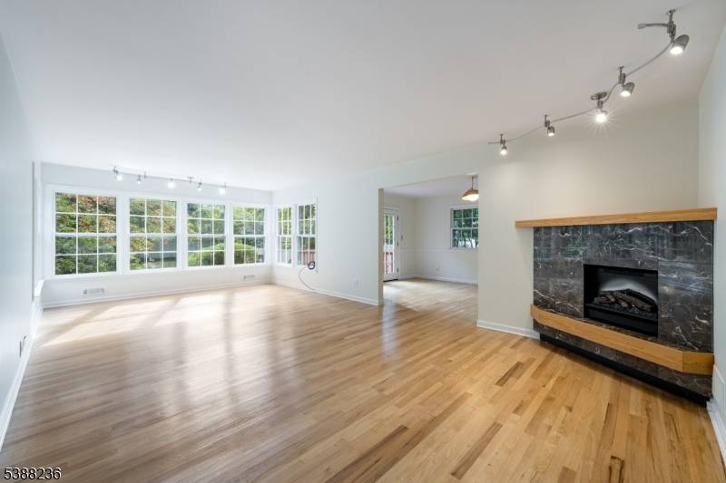 Rare Short Hills Ranch Rental on Half Acre Lot !