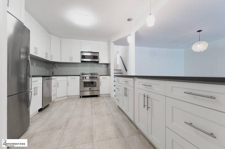 576 Henry Street, 2 was designed for comfortable, modern living in the heart of Carroll Gardens.