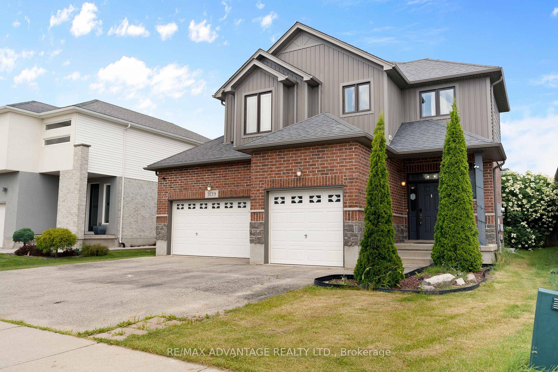 Beautiful and spacious 4 1 bedroom, 3 1 bathroom home in a highly sought after neighbour hood !