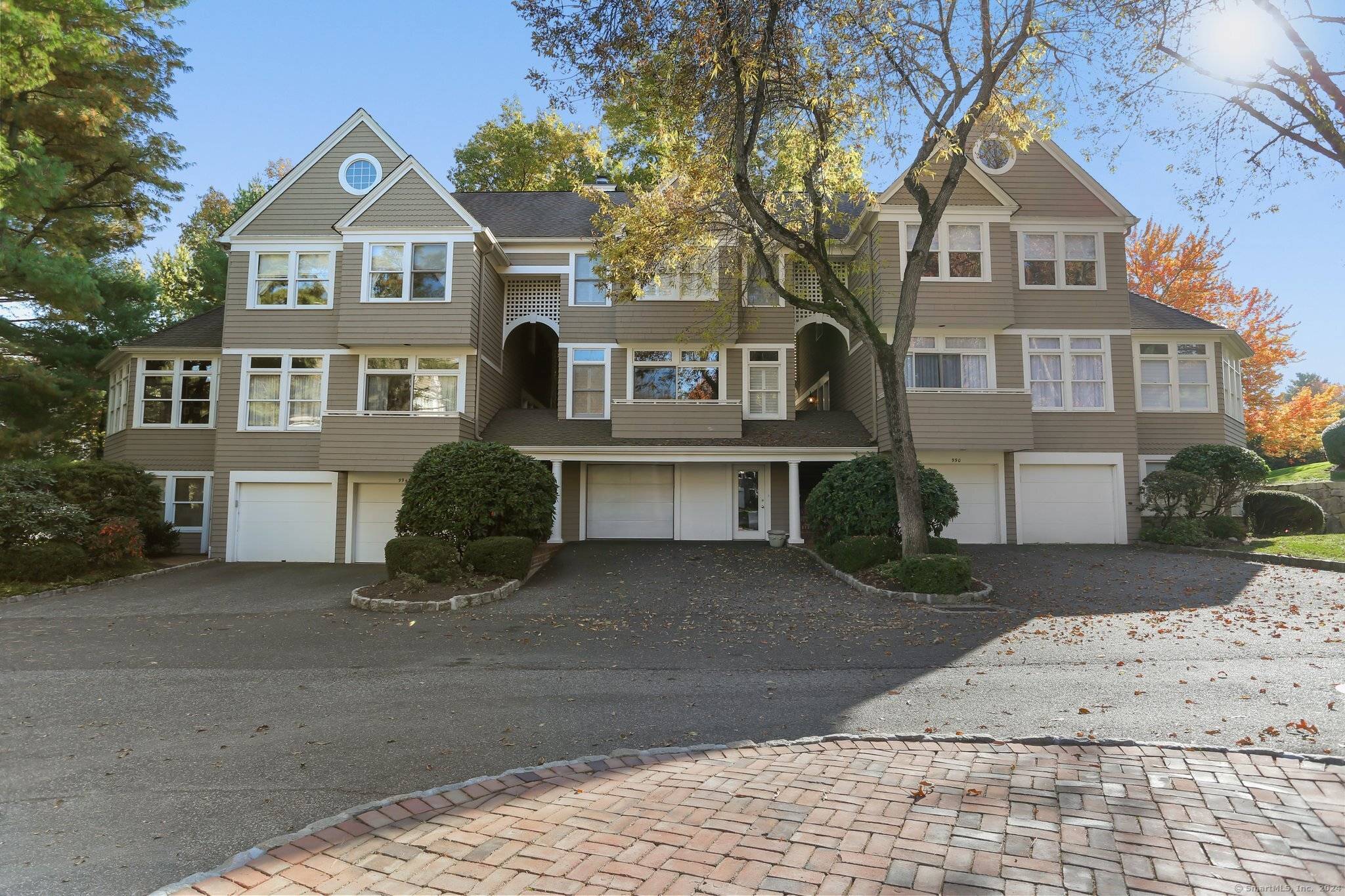 Perfection personified ! This owner has spared no expense in upgrading this private unit, installing new Brazilian cherry floors, recessed lighting, wood window shutters, new high end appliances and painting ...