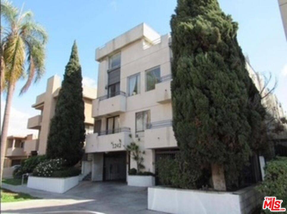 1242  S Holt Ave 3BR Beverlywood La