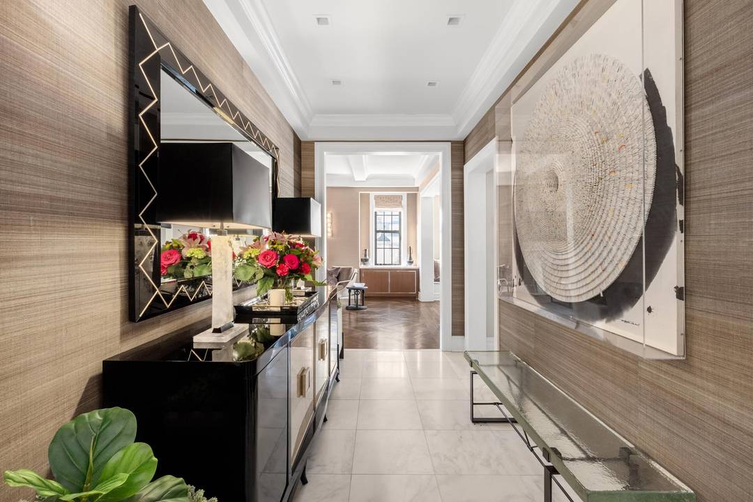 BEYOND THE ORDINARY DESIGNER'S PRIVATE HOME.