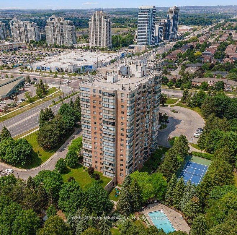 Large oversized renovated condo in the heart of Thornhill within walking distance to Promenade Mall, Walmart, No Frills, restaurants, library, community centre and much more.