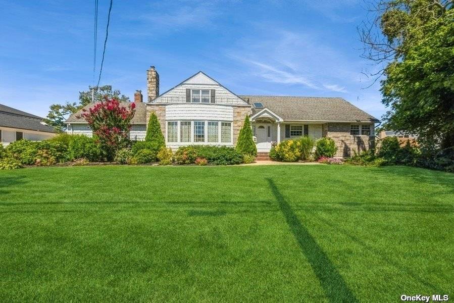 Stately Farm Ranch In The Heart Of South Lindenmere With Hollywood Igp Pool Deck, Rolling Lawn and Outdoor Entertainment Center.